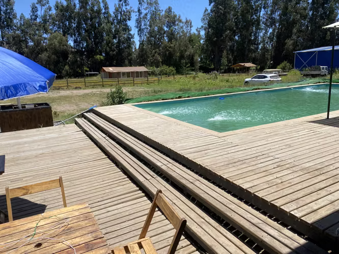 Se vende linda parcela con casa y bodega