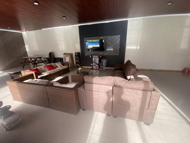 Se vende linda parcela con casa y bodega