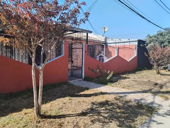 SE ARRIENDA CASA ESQUINA MELIPILLA