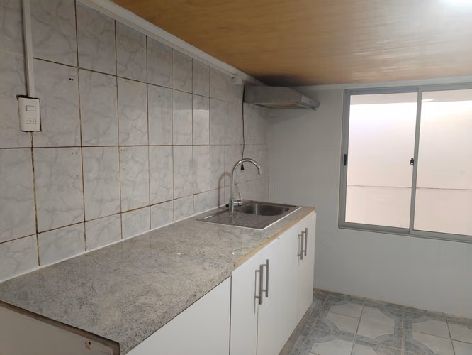 SE ARRIENDA CASA ESQUINA MELIPILLA