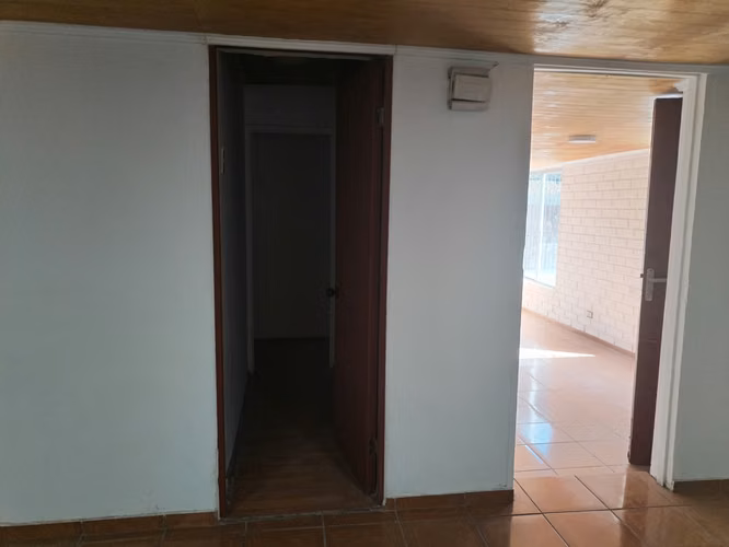 SE ARRIENDA CASA ESQUINA MELIPILLA