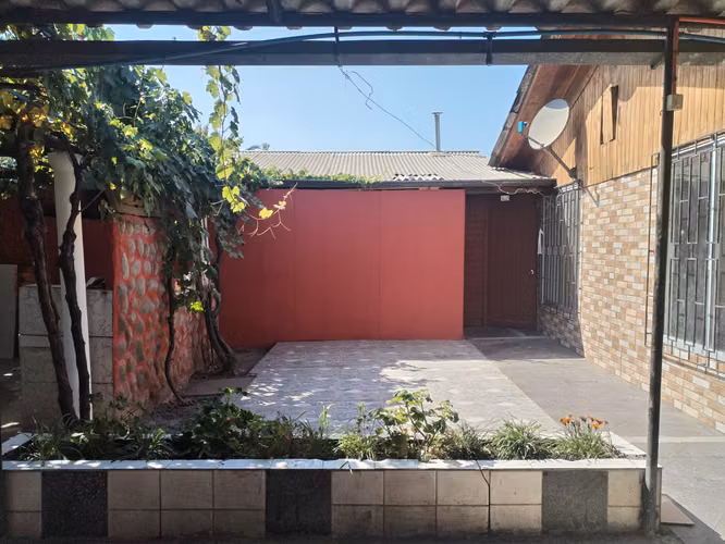 SE ARRIENDA CASA ESQUINA MELIPILLA