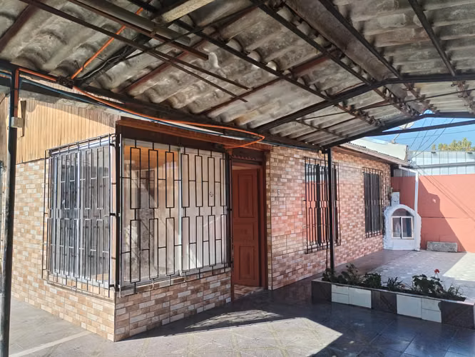 SE ARRIENDA CASA ESQUINA MELIPILLA