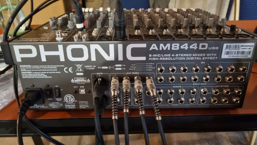 Mesa de sonido Phonic AM844D