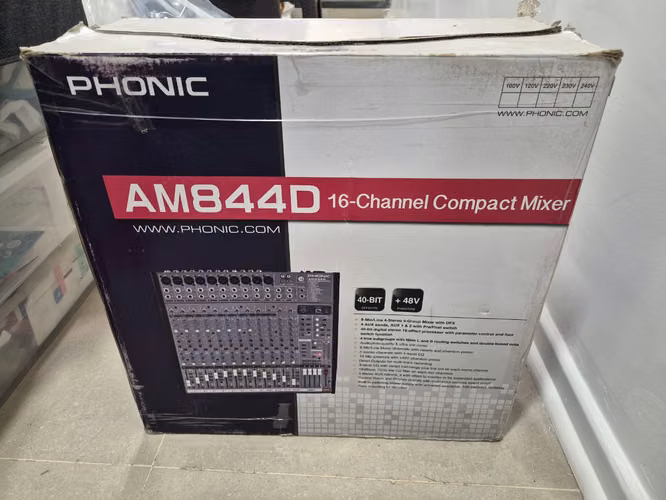 Mesa de sonido Phonic AM844D