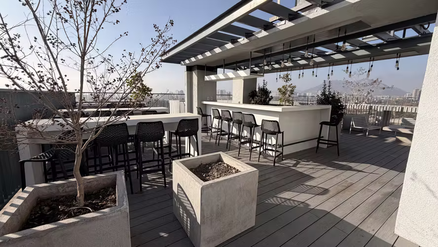 Departamento en arriendo en calle Balmaceda, sector Parque Los Reyes, Santiago.
