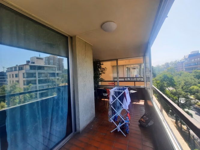 Grace Kelm Vende espacioso depto gran terraza de 3 dorm y 3 baños, gran terraza 120m2 ,c/est y bodega en Providencia - Imagen 2