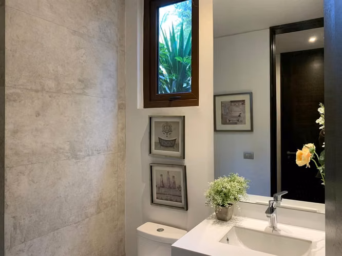 CASA Moderna casa con sitio plano en condominio Golf Lomas de la Dehesa