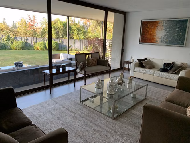 CASA Moderna casa con sitio plano en condominio Golf Lomas de la Dehesa