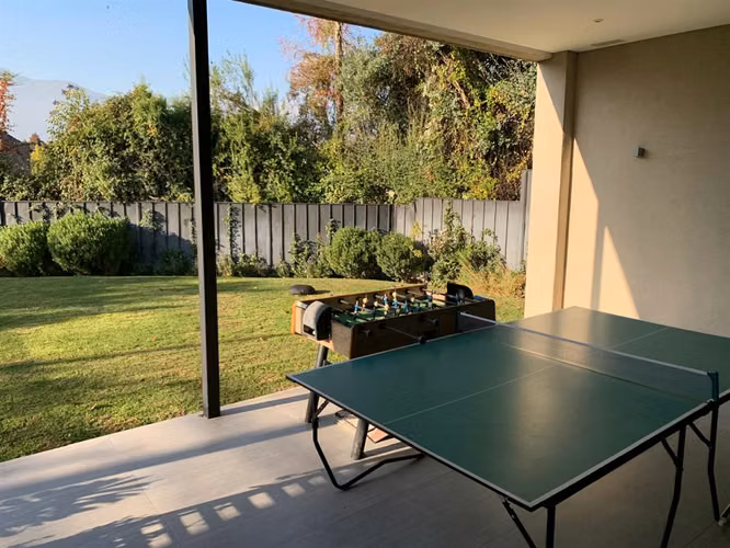CASA Moderna casa con sitio plano en condominio Golf Lomas de la Dehesa