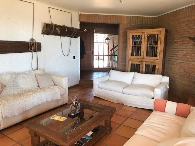 CASA Sitio con 2 casas ambas con acceso al lago, 2 embarcaderos