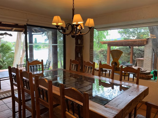 CASA Sitio con 2 casas ambas con acceso al lago, 2 embarcaderos