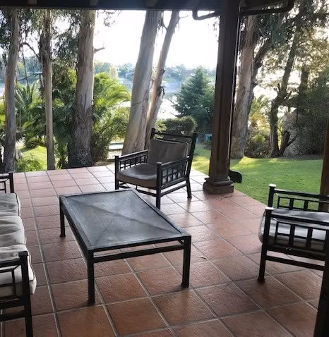 CASA Sitio con 2 casas ambas con acceso al lago, 2 embarcaderos