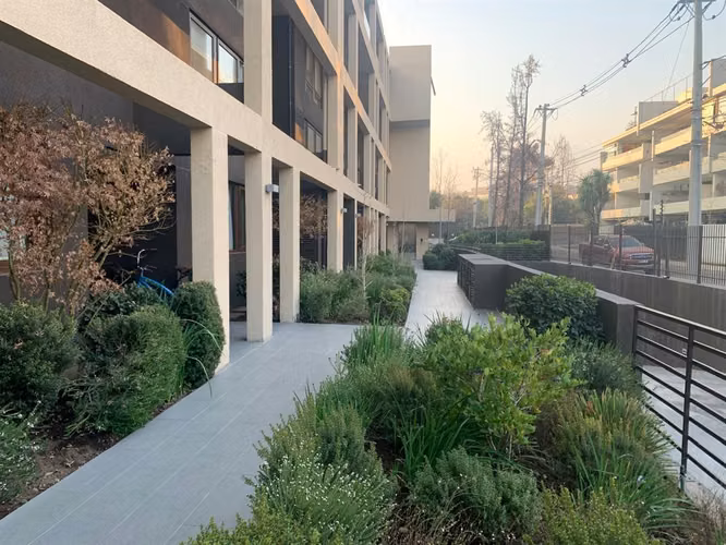DEPARTAMENTO Triplex casi nuevo en mejor sector de La Dehesa
