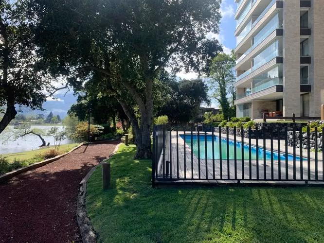DEPARTAMENTO Departamento en condominio con playa y marina a pasos del centro