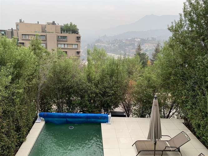 CASA Townhouse en segurísimo condominio con linda vista a Santiago