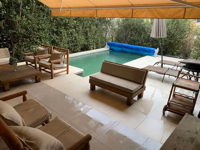 CASA Townhouse en segurísimo condominio con linda vista a Santiago