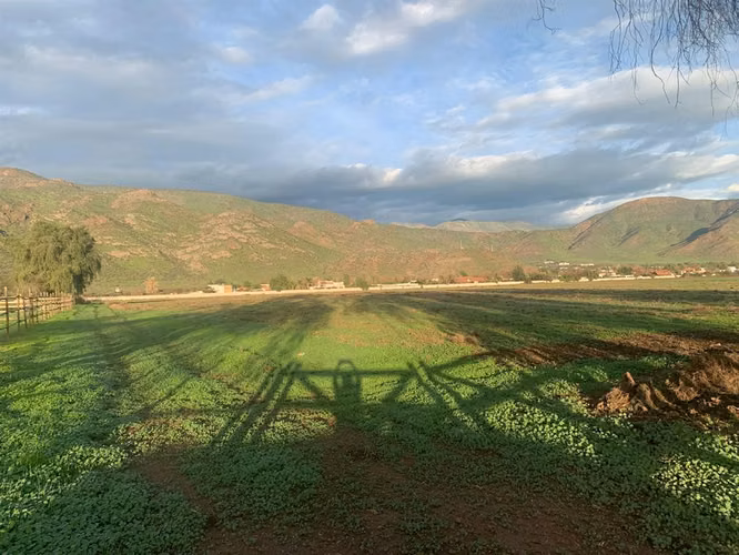 SITIO Increible paño urbano colindante con salida norte de Las Brisas de Chicureo