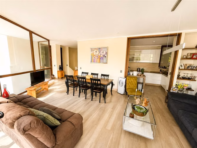 DEPARTAMENTO Moderno con jardín privado con excelente conectividad en La Dehesa Central