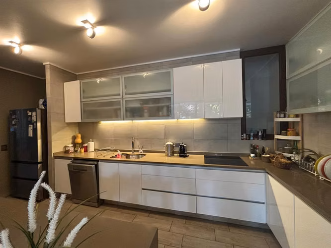 DEPARTAMENTO Moderno con jardín privado con excelente conectividad en La Dehesa Central