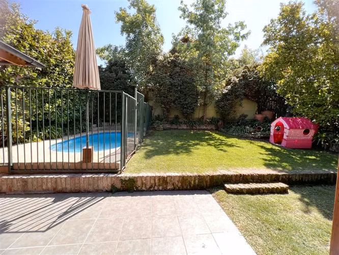 Casa en venta de 4 dorm. en Huechuraba