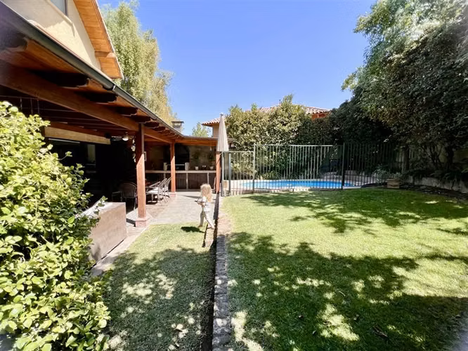 Casa en venta de 4 dorm. en Huechuraba