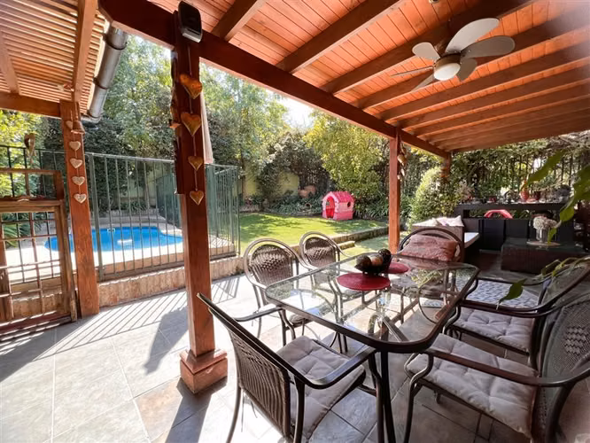 Casa en venta de 4 dorm. en Huechuraba