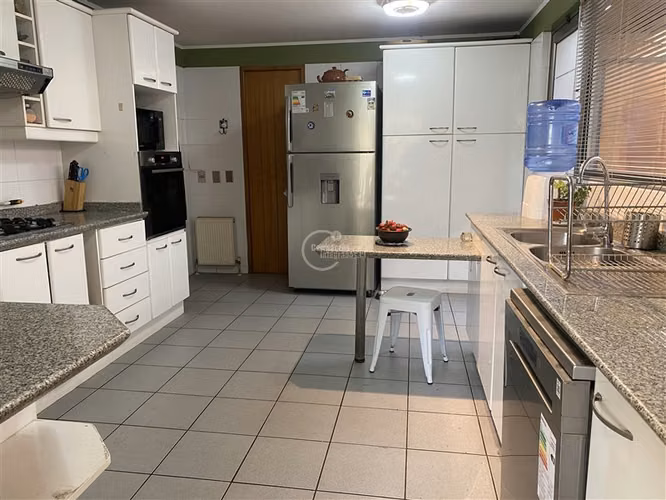 Casa en venta de 7 dorm. en Peñalolén