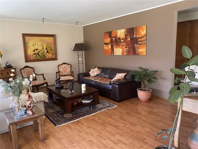 Casa en venta de 7 dorm. en Peñalolén