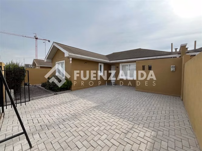 Casa en arriendo de 3 dorm. en La Serena