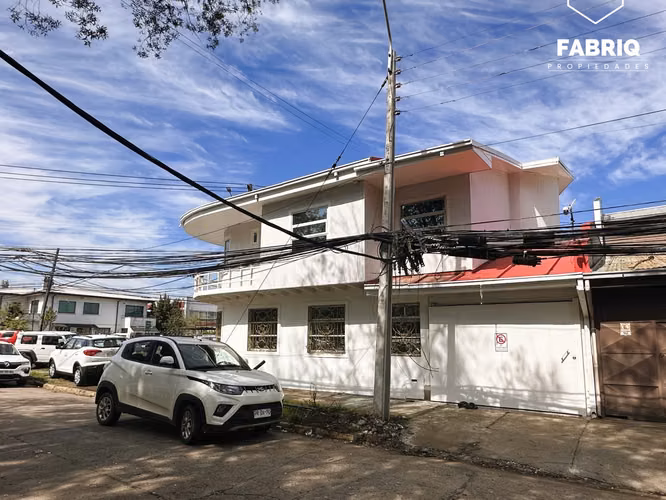 GRAN CASA COMERCIAL, FULL REMODELADA / 215 M2