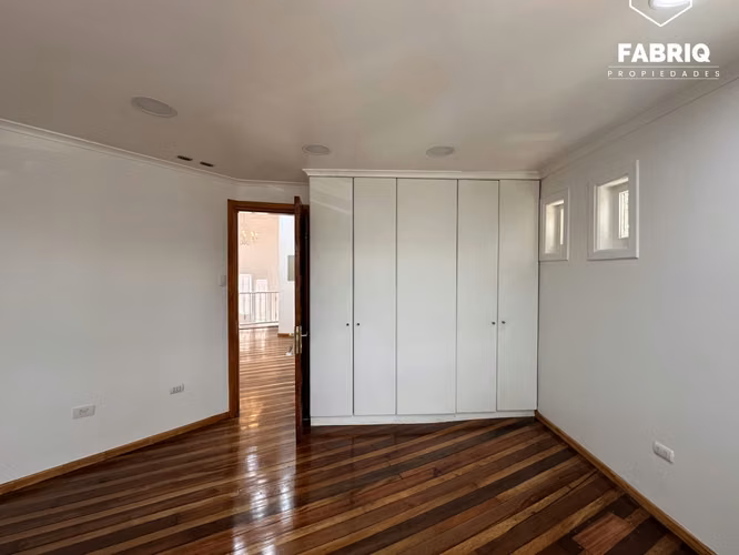 GRAN CASA COMERCIAL, FULL REMODELADA / 215 M2