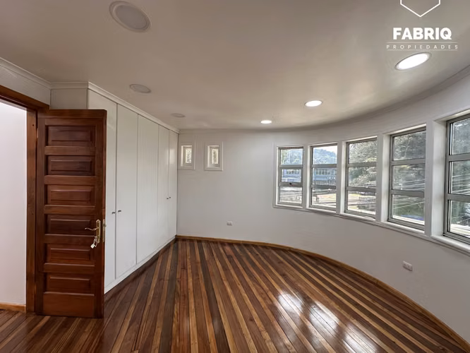 GRAN CASA COMERCIAL, FULL REMODELADA / 215 M2