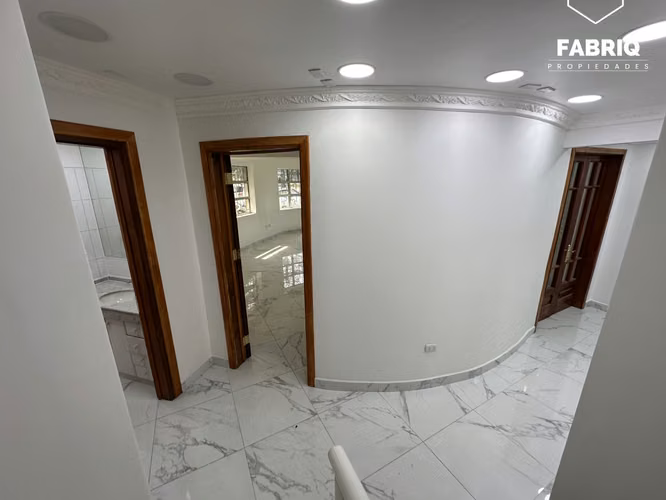 GRAN CASA COMERCIAL, FULL REMODELADA / 215 M2