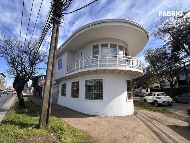 GRAN CASA COMERCIAL, FULL REMODELADA / 215 M2