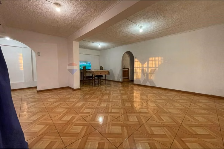 "cómoda casa renovada en pedro aguirre cerda"