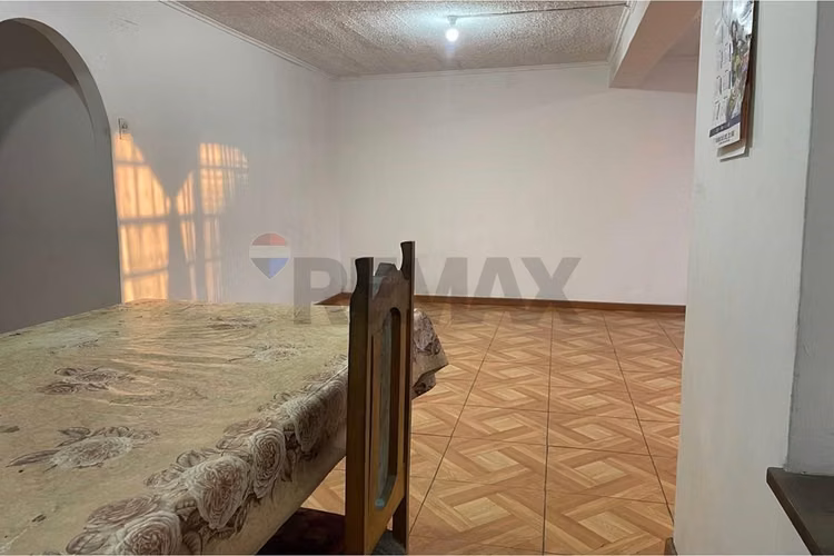"cómoda casa renovada en pedro aguirre cerda"