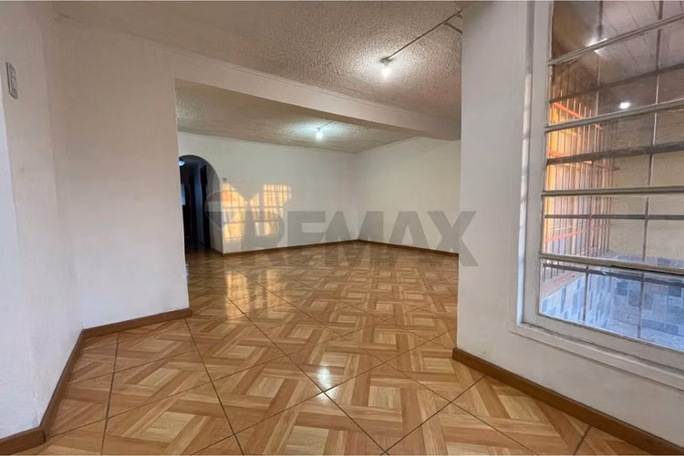 "cómoda casa renovada en pedro aguirre cerda"