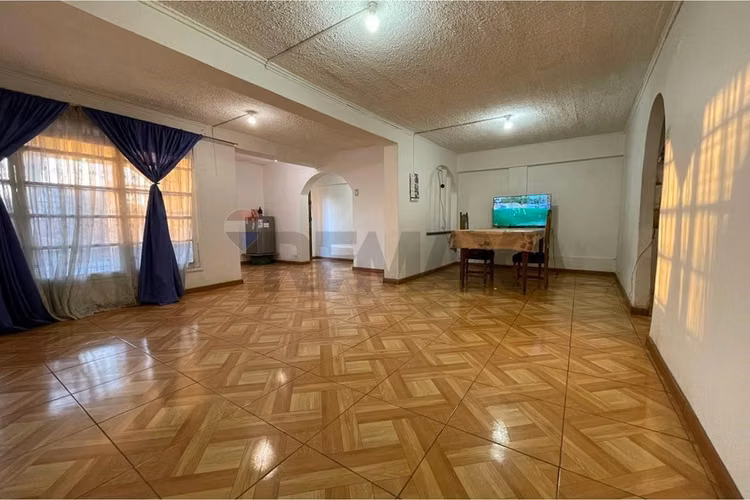 "cómoda casa renovada en pedro aguirre cerda"