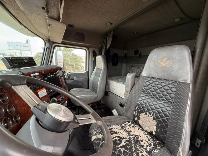 2015 Tractocamión Mack Pinnacle CXU613 – con Kit Hidráulico – Transmisión AT mDrive - Blanco