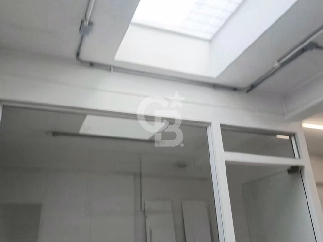 Gran local comercial con alta visibilidad/ La Dehesa.CBG