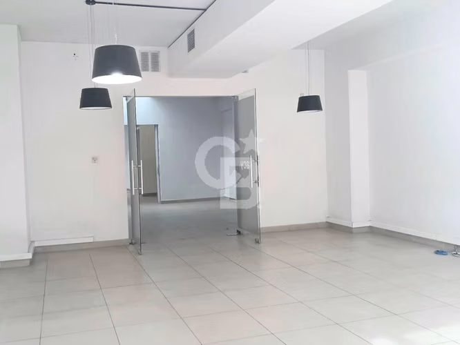 Gran local comercial con alta visibilidad/ La Dehesa.CBG