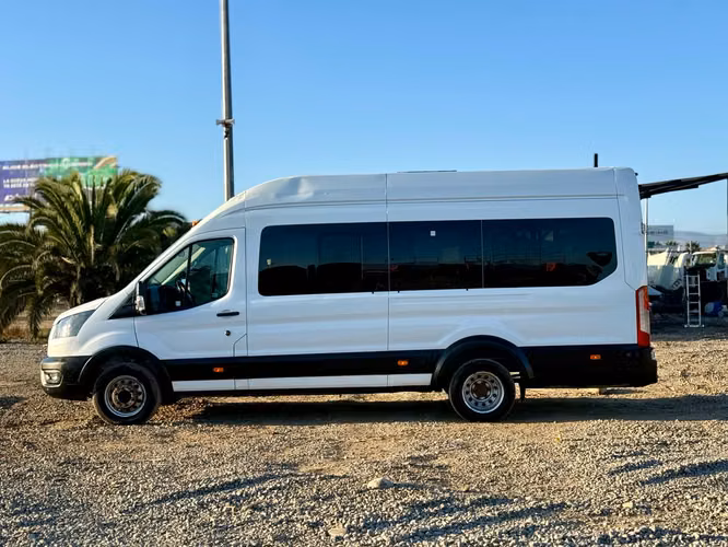 2021 Bus Ford Transit 2.2 Diesel para 17 pasajeros – Incluye A/C