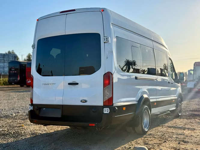 2021 Bus Ford Transit 2.2 Diesel para 17 pasajeros – Incluye A/C