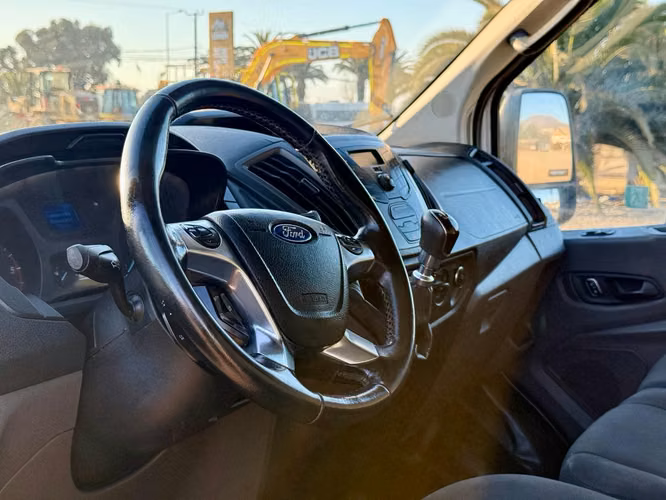 2021 Bus Ford Transit 2.2 Diesel para 17 pasajeros – Incluye A/C