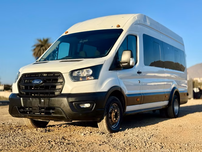 2021 Bus Ford Transit 2.2 Diesel para 17 pasajeros – Incluye A/C