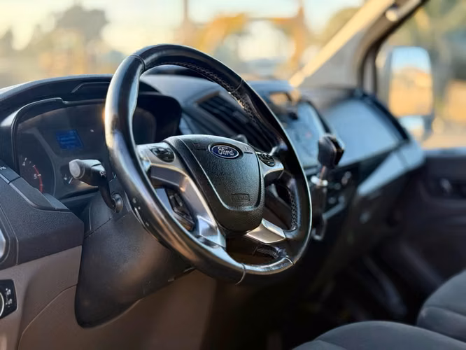 2021 Bus Ford Transit 2.2 Diesel para 17 pasajeros – Incluye A/C