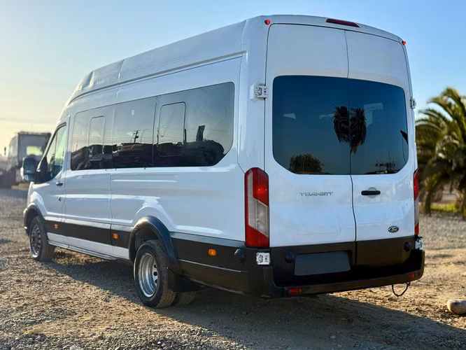 2021 Bus Ford Transit 2.2 Diesel para 17 pasajeros – Incluye A/C