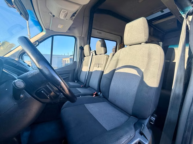 2021 Bus Ford Transit 2.2 Diesel para 17 pasajeros – Incluye A/C