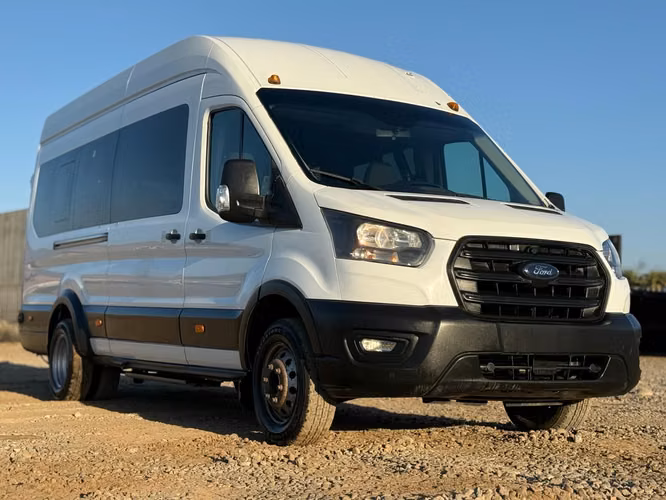 2021 Bus Ford Transit 2.2 Diesel para 17 pasajeros – Incluye A/C